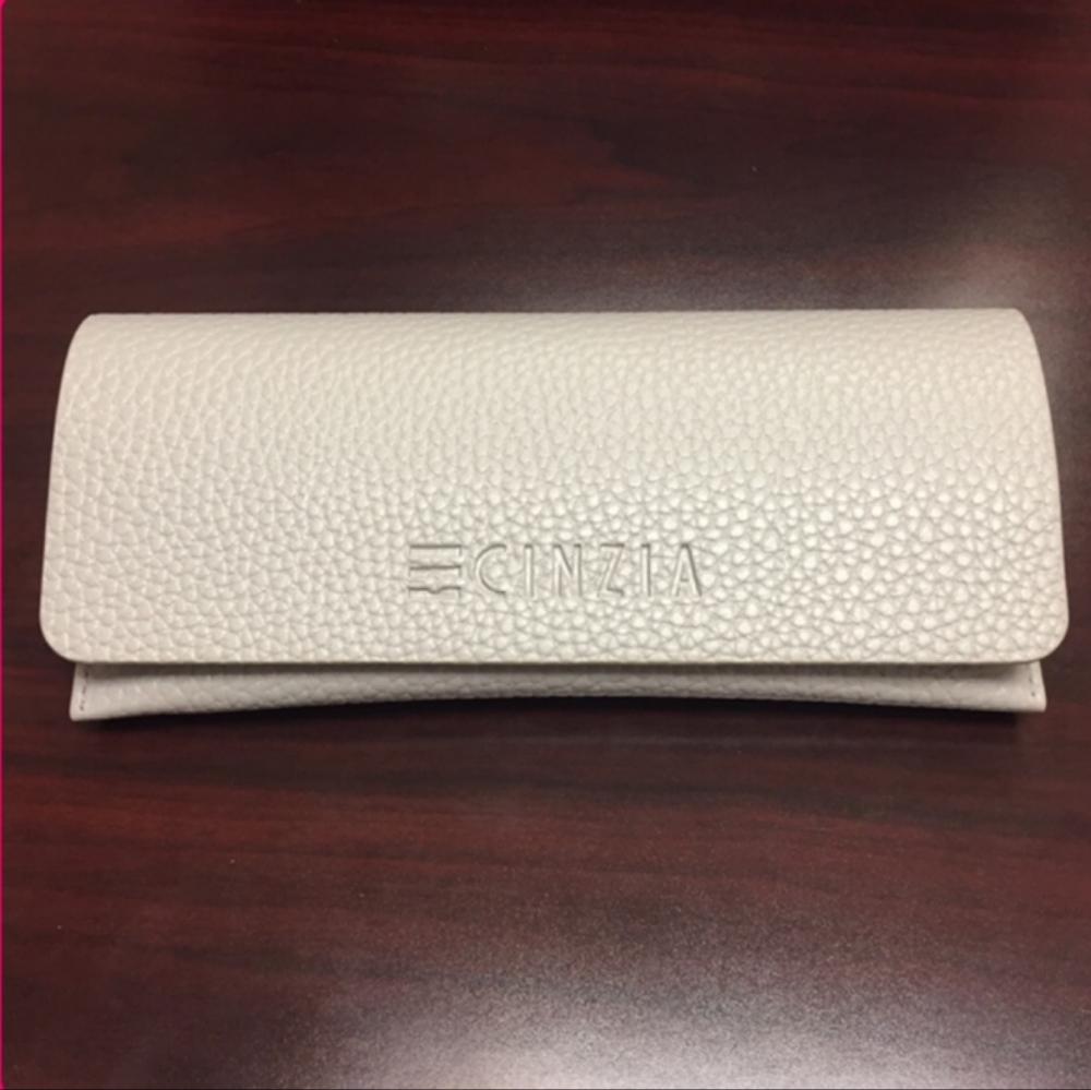 🆕Cinzia Eye Glasses Case ---Brand New